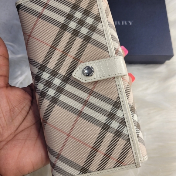 🔹️Burberry 🔹️London Blue Label long  Wallet ✨️🤎 ( NO BOX) - Picture 4 of 9